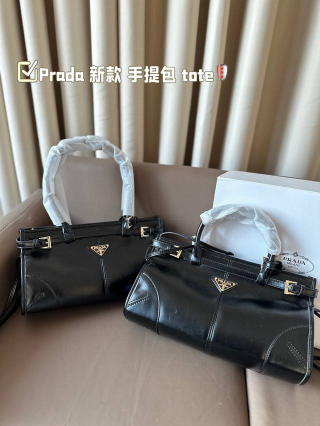 p200/P190 折叠礼盒包装 prada 新款 手提包 Tote 配长肩带 慵懒随性又好背 上身满满的惊喜 高级慵懒又随性 彻底心动的一只 尺寸 32*17