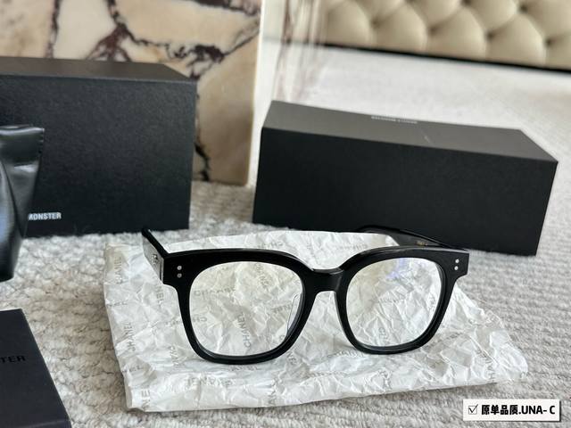 p150 配全套包装 gm- Una.C平光镜 可盐可甜哦！可以带着他去眼镜片配近视镜哦 清晰度超高 戴上它立刻变高级！