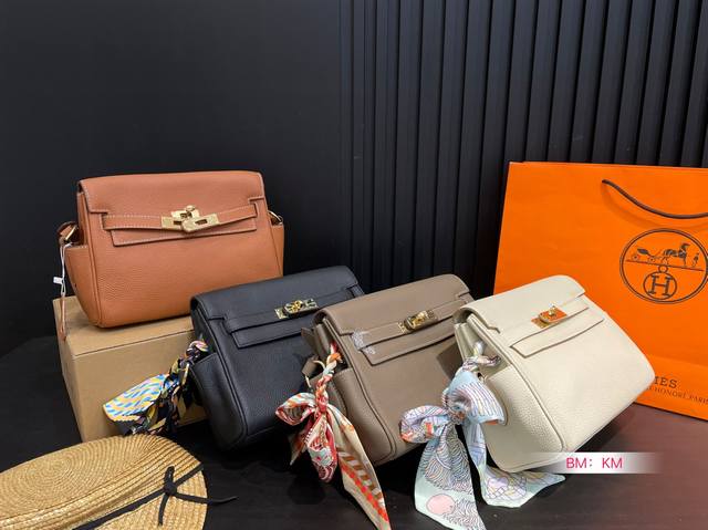 p270 配折叠礼盒 爱马仕 Hac A Dos 爱马仕很适合男生的包其实挺少的但是Hac真的很适合男生最实用的男包颜值也抗打 无论是斜挎还是当胸包都很舒服拿H