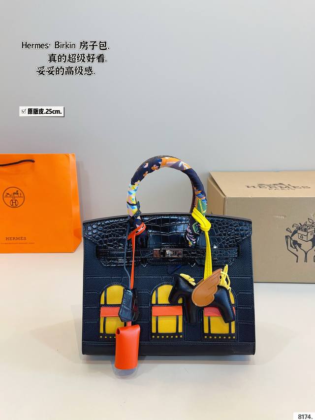 p350配礼盒. Hermes· 爱马仕 房子包 轻松演绎复古时髦 包型挺阔，简约而不简单不需要过多的装饰，日常搭配西装和T恤，就能将高级感体现的淋漓尽致！尺寸