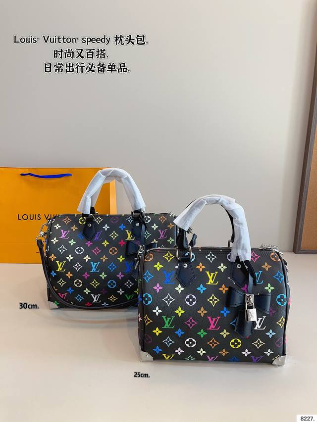 p220P220小号配礼盒. lv Speedy 枕头包 Logo超级耐看 质感气质拉满 大气，休闲百搭，也是我入手主要原因，搭配小羊皮软嫩软嫩的材质，总之是可