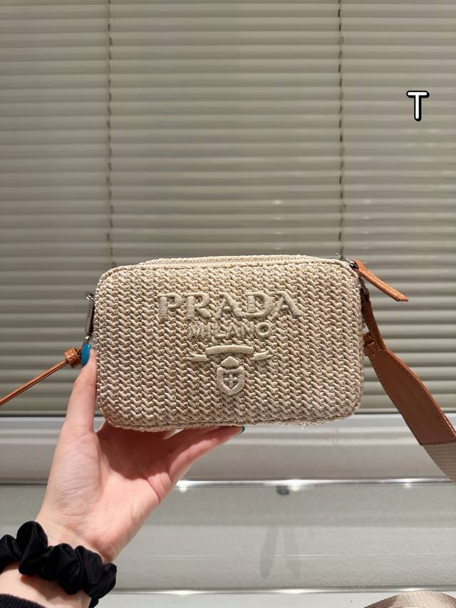 亚麻 P160 prada 相机包 高级感爆棚质感细 节都超级好 一包搞定所有化妆品 尺寸20 13Cm