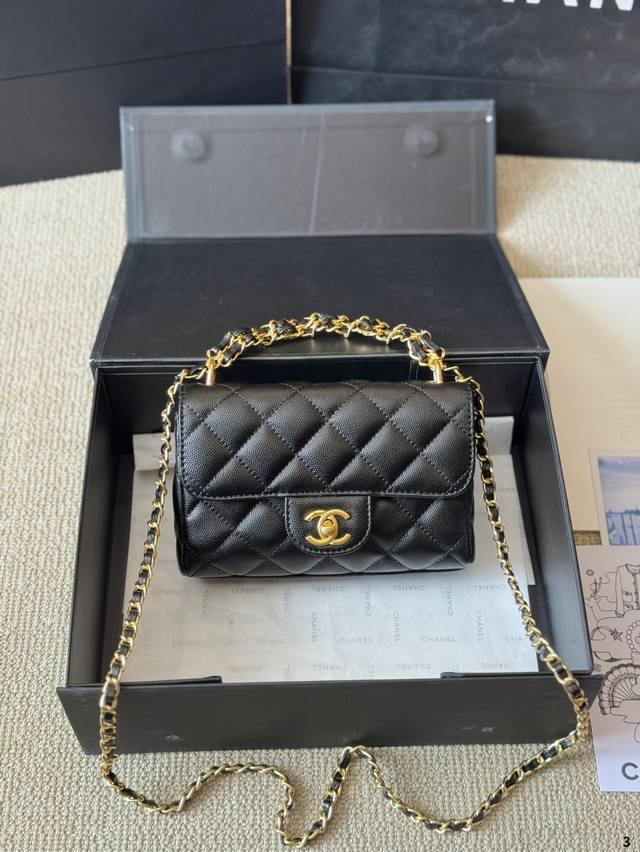 p200 Chanel 链条单肩包 慵懒随性又好背 上身满满的惊喜 高级慵懒又随性 彻底心动的一只 size:18 12Cm p200 Chanel 链条单肩包 慵懒随性又好背 上身满满的惊喜 高级慵懒又随性 彻底心动的一只 size:18 12Cm