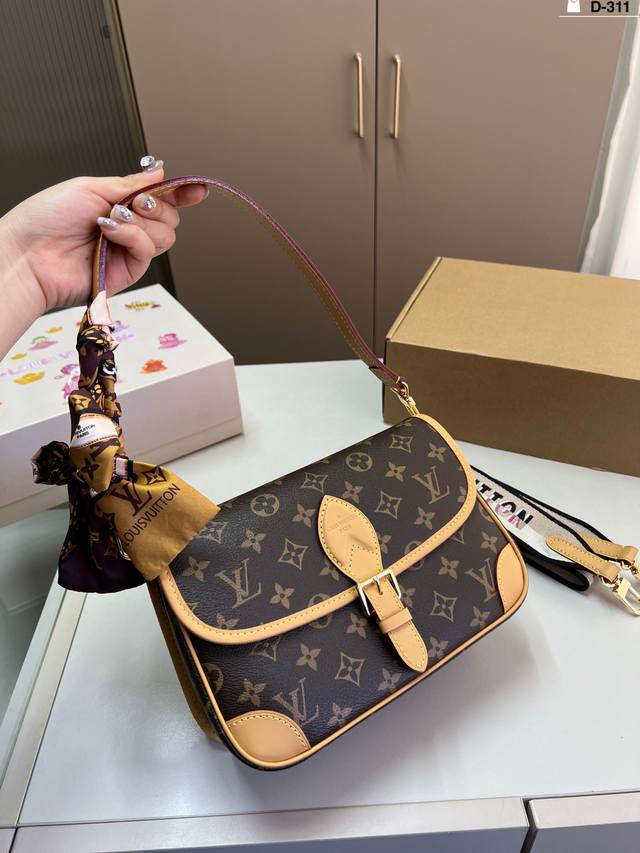 p250 lvdiane老花法棍包走秀款 单肩斜挎腋下包搭配刺绣肩带 配2个肩带 都可以拆卸 d-311尺寸24×15折叠盒飞机盒
