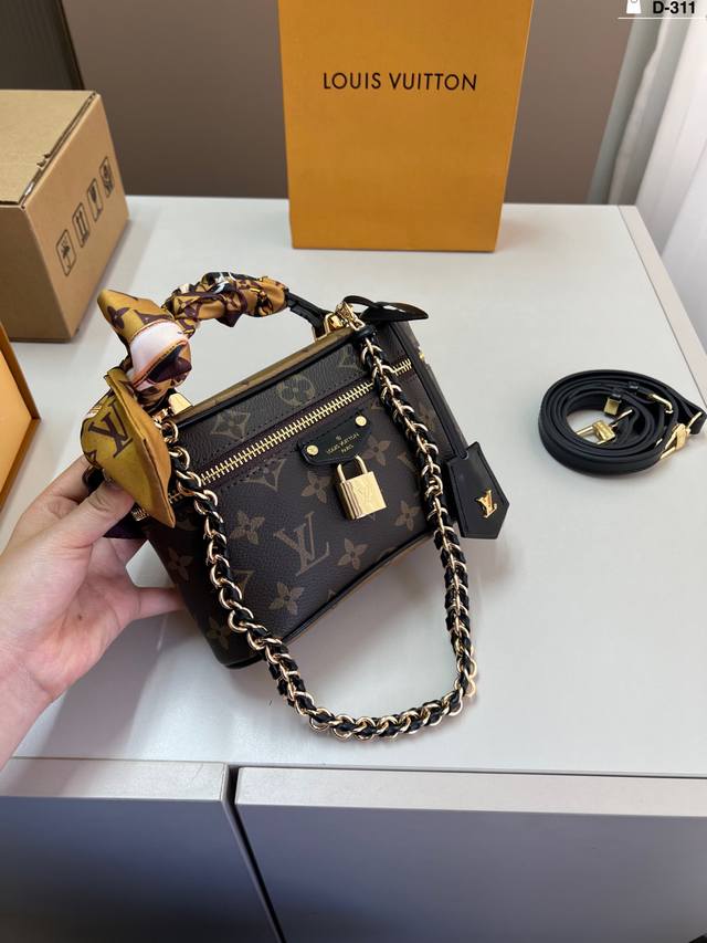 p170 lv 洗漱包/化妆包 旅行出差旅游带它超方便 超级抢眼 爱了爱了真是叫人无法抗拒 d-311尺寸18×12折叠盒飞机盒