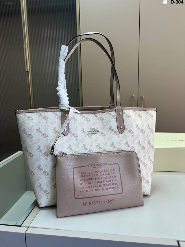 p180 蔻驰购物袋 Coach 今年很火的托特 手感细腻 手工精致 无论是长途旅行 还是短途郊游 都是很减龄的时尚的搭配哦 D-304尺寸32×27折叠盒