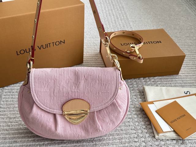 P270 原版布 粉色牛仔 怎么办 这次被Lv牛仔系列拿捏了 Lv牛仔元宝腋下包Sunset手袋 第一眼看上去好眼熟这不是Vintage款嘛买到手才发现比中古来