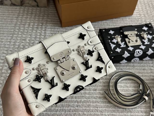 p250 配盒 size：19*12Cm l家 Trunk盒子包 trunk 盒子种草 又A又飒！ 细节超Ok