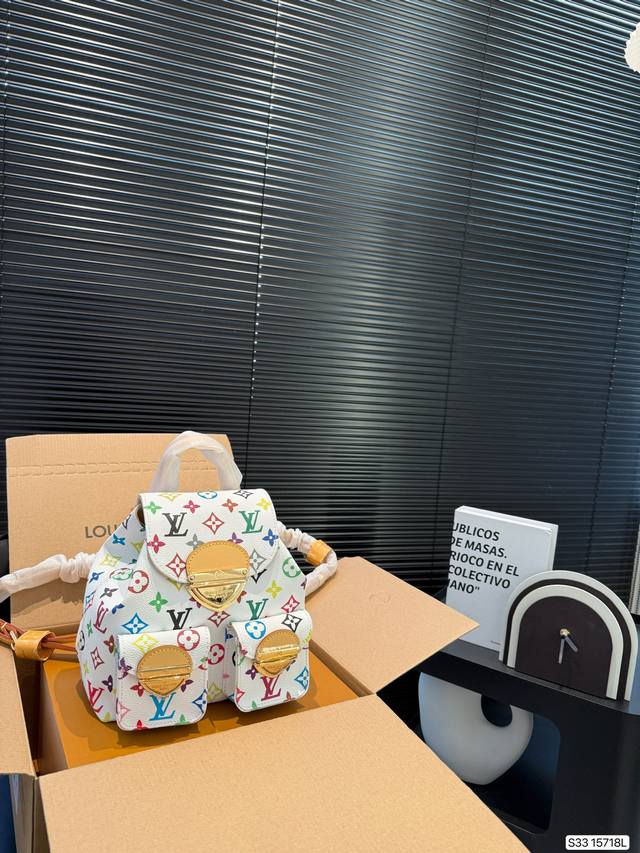 p270 配飞机盒折叠盒子 Lv双肩包 lv尤物人间白三彩真漂亮啊白三彩系列每一只都值得收藏，又可以搭配俏皮可爱下次想试试洒脱一点穿搭彩色老花 五彩缤纷的少女心