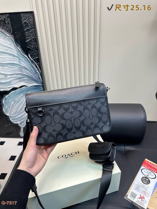 p200配折叠盒 蔻驰Coach最新款斜挎包，新设计带小零钱钥匙包 哎呀！Coach这小颜色这小细节这次真的可以啊！！ coach最新款斜挎包，新设计带小零钱钥