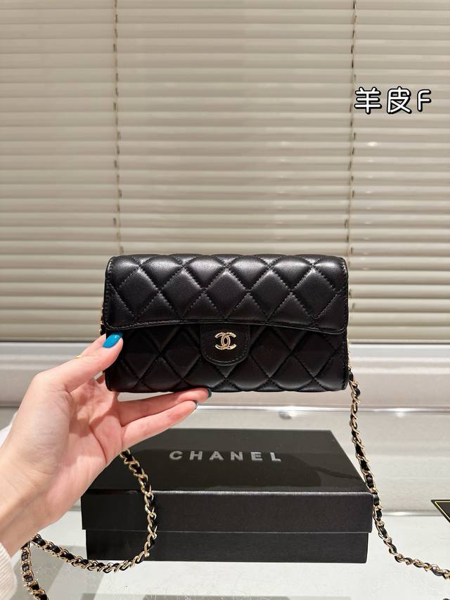 头层羊皮 P160 chanel 链条包 慵懒随性又好背 上身满满的惊喜 高级慵懒又随性 彻底心动的一只 size：18.10Cm