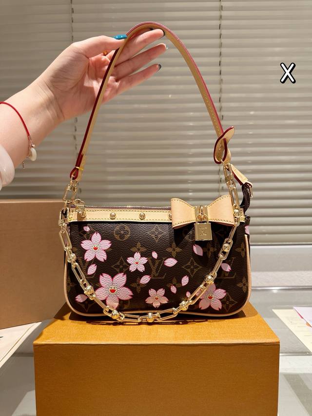 牛皮版本 P210 lv X 村上隆樱花系列 麻将包 2025早春走秀款 枕头包 lv/路易威登 新款经典枕头包单肩斜挎女包 尺寸20 13Cm 折叠盒包装