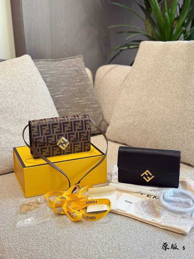 p220 fendi芬迪新款小包包性价比巨高超推荐 fendi出新款啦小牛皮实用性也很强|日常出街再合适不过了.超级推荐呀，宝子们可冲呀~20Cm 折叠盒