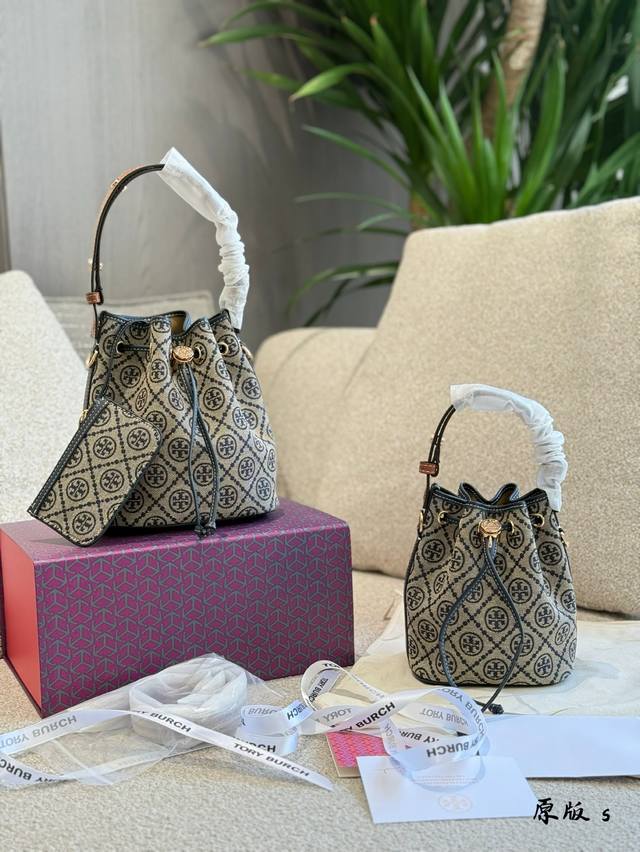 p220P240 tory Burch新款老花小水桶Mini/中号 更推荐中号噢 新款更轻盈啦，而且手提带可调节长度, 还可以当腋下包呢，超惊喜的哈哈哈 抽绳设