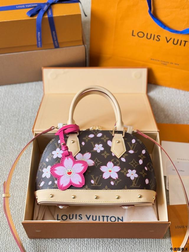 牛皮版本 P230 lv X 村上隆樱花系列 Alma Bb棋盘格贝壳包 原版高品质 包包这款Retiro 手袋以标志性的老花面料制成 经典永恒。优雅低调的外形