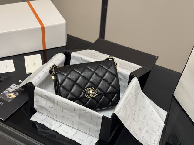 ￥230 折叠盒飞机盒 香奈儿Chanel 豆腐包 可可爱爱 小巧玲珑 优雅精致 仙女必备款 尺寸:21.15Cm