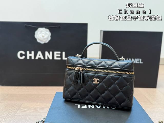 ￥210折叠盒 香奈儿Chanel 链条包盒子包手提包 超级经典系列洋溢着青春气息 满满的小香风 轻松玩转不同场合 尺寸19 12