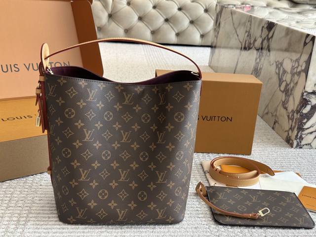 大号Max 270 配盒新款 size：30*26Cm l家 新品大号Max水桶包/福袋 除了菜篮子经典的手提方法之外 还多给了一条肩带/ 可以腋下和斜挎哦！