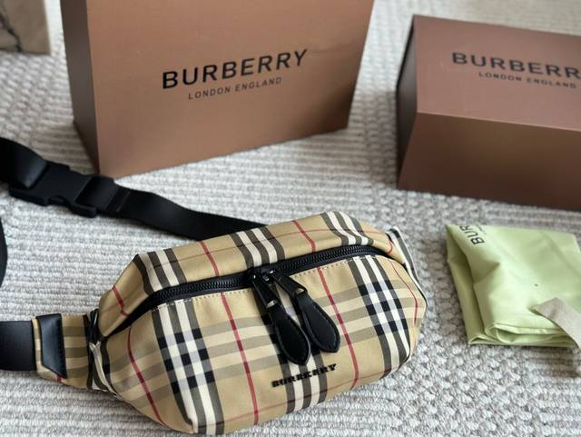 170 配盒 size： 上宽30Cm*16Cm bur腰包！可盐可甜！ 这款腰包真的不要太好背哦！ 一定会喜欢的 男女同款哦！