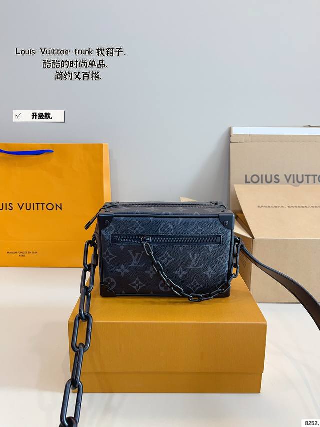 p270 配礼盒 lv 25A Trunk盒子链条包小箱子 近几年L 脑洞真的是越开越大，设计独特而经典 方正小巧的独特造型 绝对是这几年Lv最出彩的设计之一。