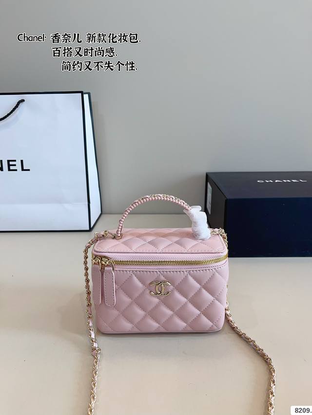 p170配礼盒. chanel.香奈儿 盒子化妆包 质感很高级 容量超级大也很耐用 日常出街背它回头率百分百 就是这种随性慵懒感尺寸：16*8*9Cm