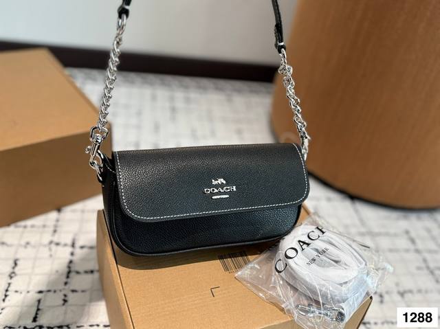 p180 配盒子 蔻驰 Brook法棍包 可腋下可斜挎 大家喜欢马车、老花还是纯色 尺寸：21 11