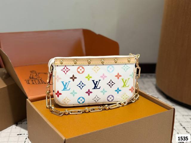 p210 时尚果然是个轮回 是谁拿到Lv村上隆白三彩限量麻将包~太可爱了吧 配礼盒尺寸21.12 p210 时尚果然是个轮回 是谁拿到Lv村上隆白三彩限量麻将包~太可爱了吧 配礼盒尺寸21.12