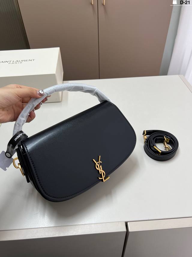 p210 ysl圣罗兰Voltair Box皮腋下包 可手拎腋下，满足日常出行容量且不会显臃肿 d-21尺寸24×14折叠盒