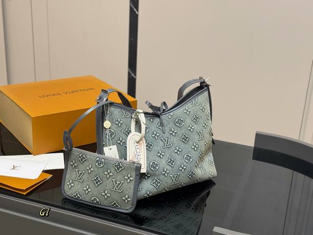 ￥250 配折叠盒 size：31.26Cm lv Carryall 年度包王 带有蝴蝶结的腋下包喜欢吗， 内附一只收纳零钱包， 性价比颜值超在线了…！ 单肩斜
