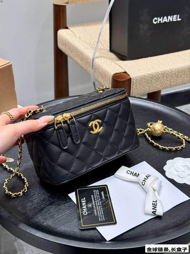 p170 礼盒包装 这个Chanel 香奈儿金球化妆盒我心动了长盒子 ●Chanel 香奈儿新版金球链条可调节肩带长盒子化妆包盒子包单肩斜挎包 对这只真的毫无抵