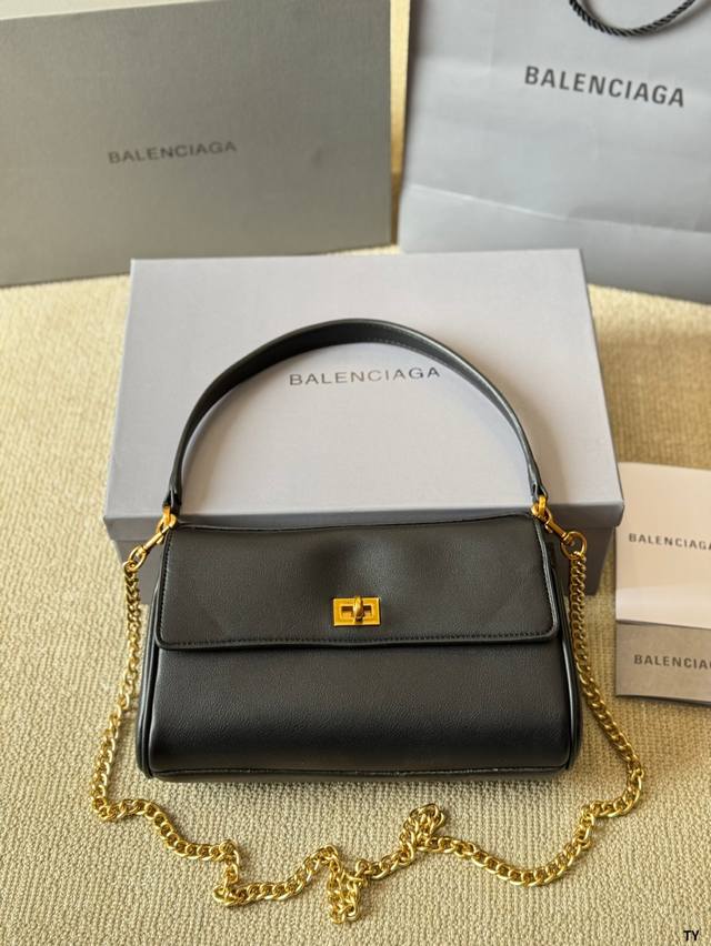 p190 巴黎世家 Balenciaga Share 新款Rodeonano 又是一款梦中情包 超柔软的小牛皮 手感极好 可斜挎可腋下！ 真是让人大开眼界 巴黎