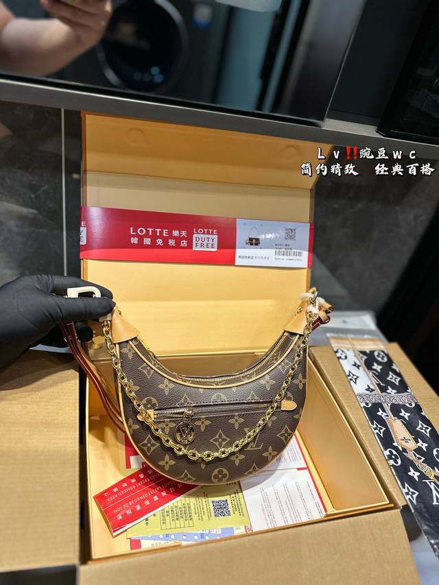 p230（折叠飞机礼盒） lv Vitage 新款中古豌豆包 Lv Marel 中古包，最近Lv中古包款式可以说的不能再了，大小非常合适呦！造型也很特别，肩带质