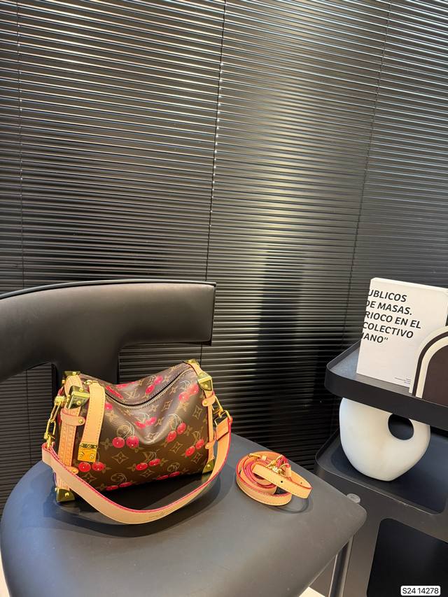 p210 谷爱凌同款 小箱子 lv Side Trunk 谷爱凌 软盒子箱子包 新款!是软软的小箱子 很多精致的小细节在里面 大容量又实用又好凹造型 长短肩带随 p210 谷爱凌同款 小箱子 lv Side Trunk 谷爱凌 软盒子箱子包 新款!是软软的小箱子 很多精致的小细节在里面 大容量又实用又好凹造型 长短肩带随