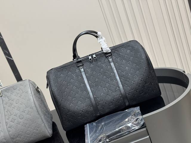 ￥180 超酷中Lv Keepall旅行袋 lvkeepall 出差旅行最常用的一只包 这是超酷的一只包 可以做健身包，也可做旅行袋 容量超级感人非常的实用 出