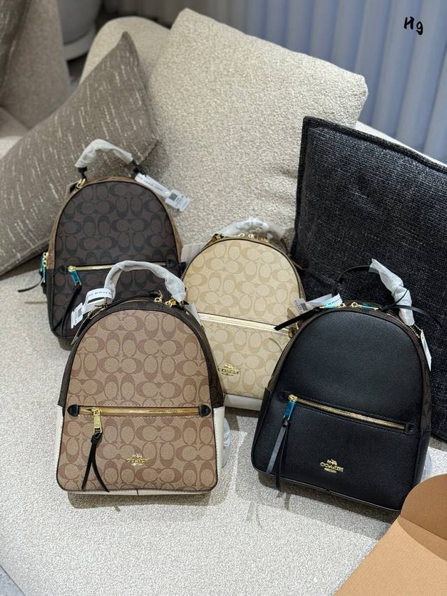 p220 coach蔻驰新款Jordyn双肩包 coach蔻驰Jordyn新款拉链双肩包包包外形线条流畅，包型挺括，包包正面带有拉链隔层尺寸约 27X31X9.