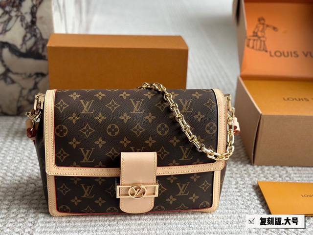 ￥330 新品 lv|软乎乎的达芙妮|秀款新品 亮相于2024春夏秀场搭配牛皮饰边确保包包的舒适性 Dauphine Soft手袋以Monogram裁出柔软的造