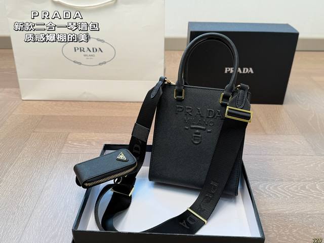 ￥200配盒 普拉达 Prada 琴谱包 质感爆棚的美 上身真的太太太有质感啦 日常逛街不要太吸晴 尺寸17 19