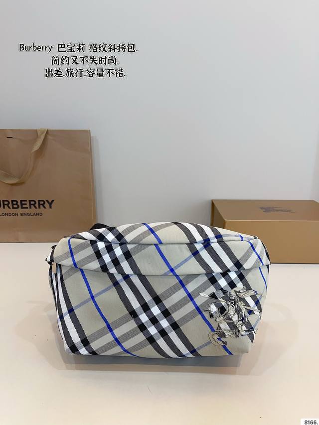 p180配礼盒. 巴宝莉Burberry 格纹腰包斜挎包 男女都能背的款包的容量也非常大 尼龙布非常好打理 耐脏的同时还耐造 而且非常轻便 对于直男来说真的很方