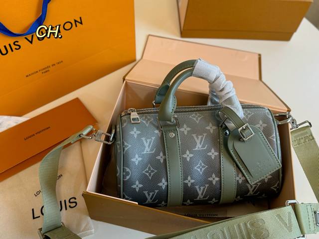 p210（折叠盒） size：25×15 lv路易威登新款印花Keepall枕头包 全黑色老花低调又耐看，原单品质 容量观，手提斜挎都无压力！ 时尚前卫，男女同