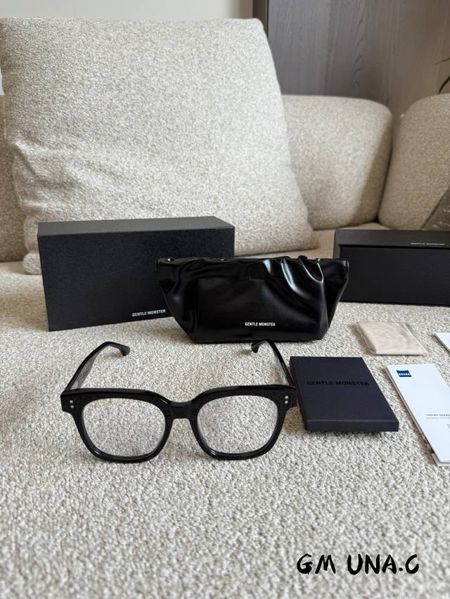 gm素颜镜P160 太素颜啦太好看 啦 素颜男神王嘉尔同款上脸素颜又帅气 全网都在找的渐变日落色墨镜 gm黑框素颜，显脸小，通勤百搭