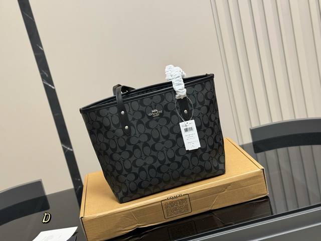 ￥180 配飞机盒 size：底宽30上宽40*高35 蔻驰单面拉链款托特包/购物袋 大爆款 分分钟断货！ 搭配不同衣服 City30 一年四季都可以用！ 搜索