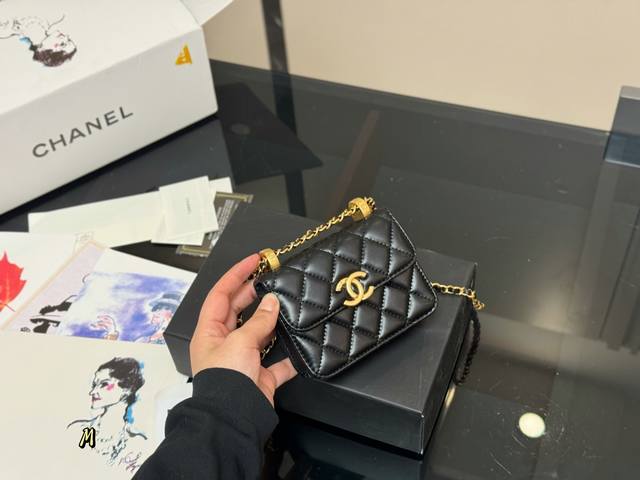 ￥160 配盒 size ：10*12Cm 香奈儿迷你双球小废包 Woc 品质很不错！ 包包系列非常到位！