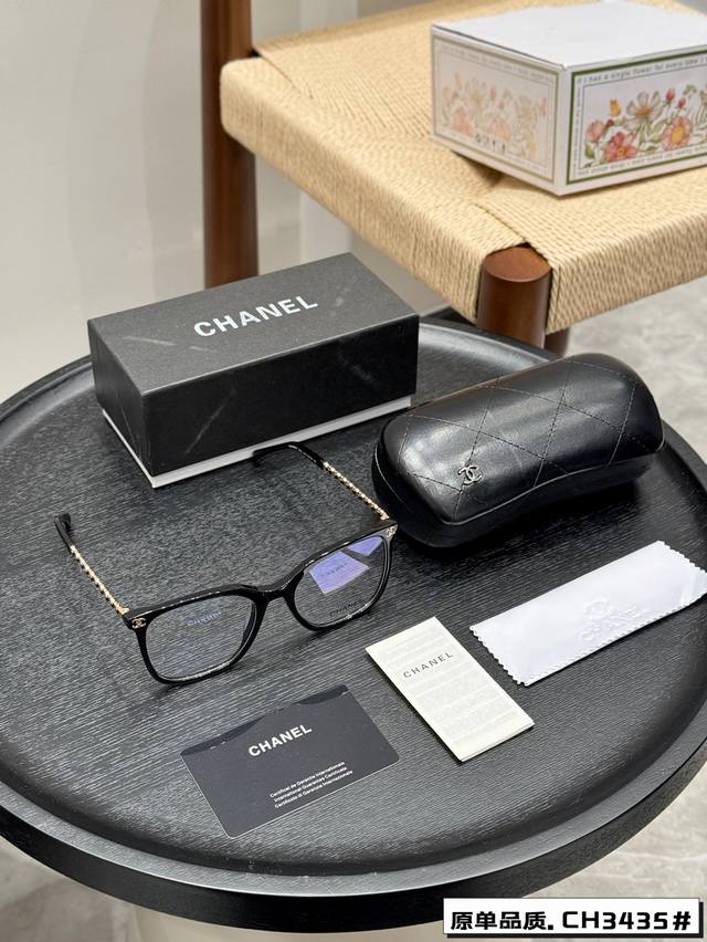 p140 礼盒包装 香奈儿 小香方圆框 眼镜 素颜镜 Ch3435 不会太方也不会太圆 喜欢镜腿侧边上的Chanel英文Logo 满满的高级感 不挑脸型哦 上脸
