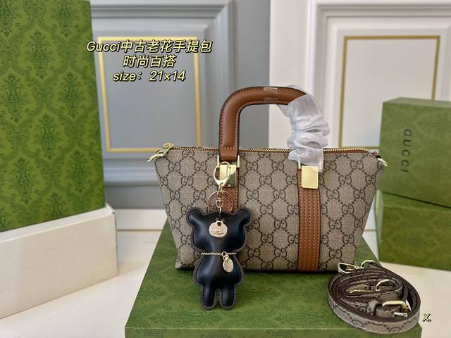 p160（配盒） size：21×14 gucci古驰新款老花中古手提包 经典老花设计，辨识度超高～ 拉链开合 方便分类，配长肩带 随意搭配，时尚而实用的小众款