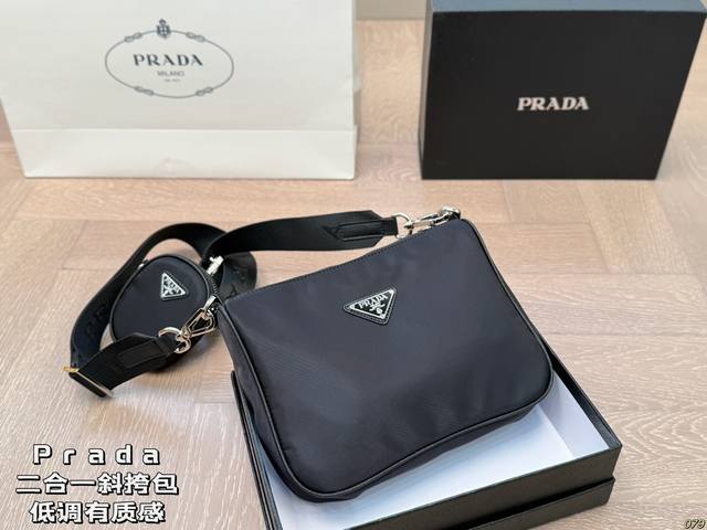 ￥140配盒 普拉达Prada 二合一斜挎包 任何搭配都能够轻松驾驭 低调有质感 集美必入款 尺寸 23 17