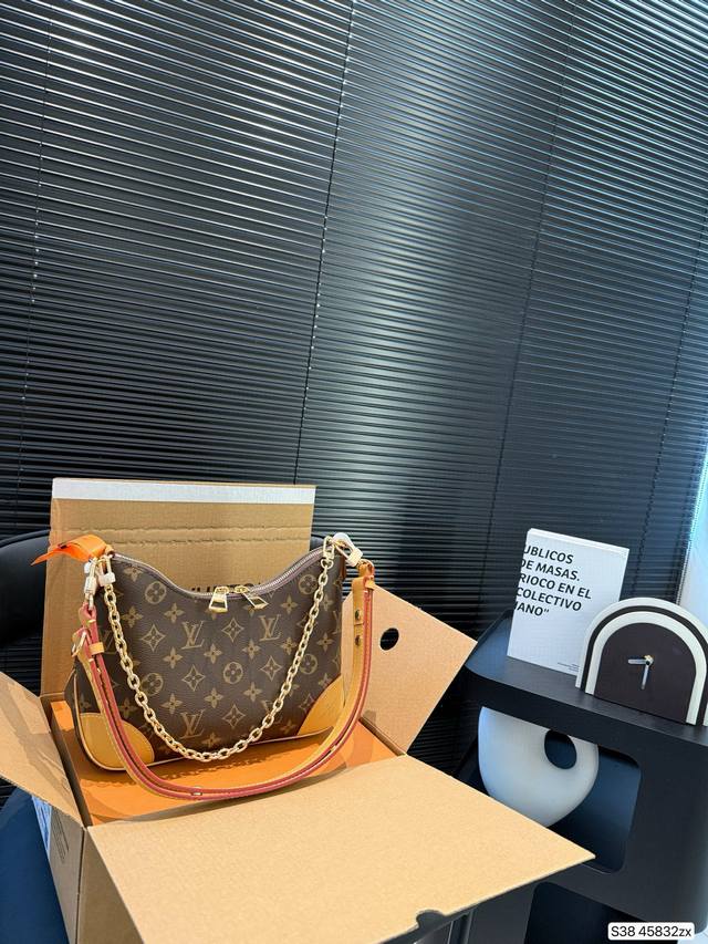 p300 配飞机盒折叠盒子 Lv 牛角包中古款牛角包定制版经典单肩包配置肩带链条单肩斜挎都无敌好看百搭！超级时髦 给你想不到的惊艳尺寸：29 16货号45832