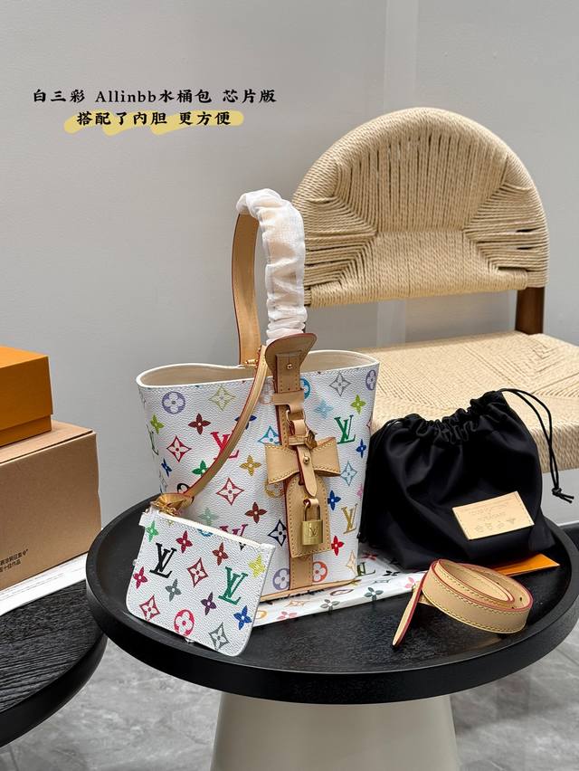 p200 全套礼盒包装 变码芯片 钢五金 带内胆！ size：17*18Cm lv 村上隆联名款白三彩 25最值得入的白彩Allinbb 水桶包 一包多背而且风