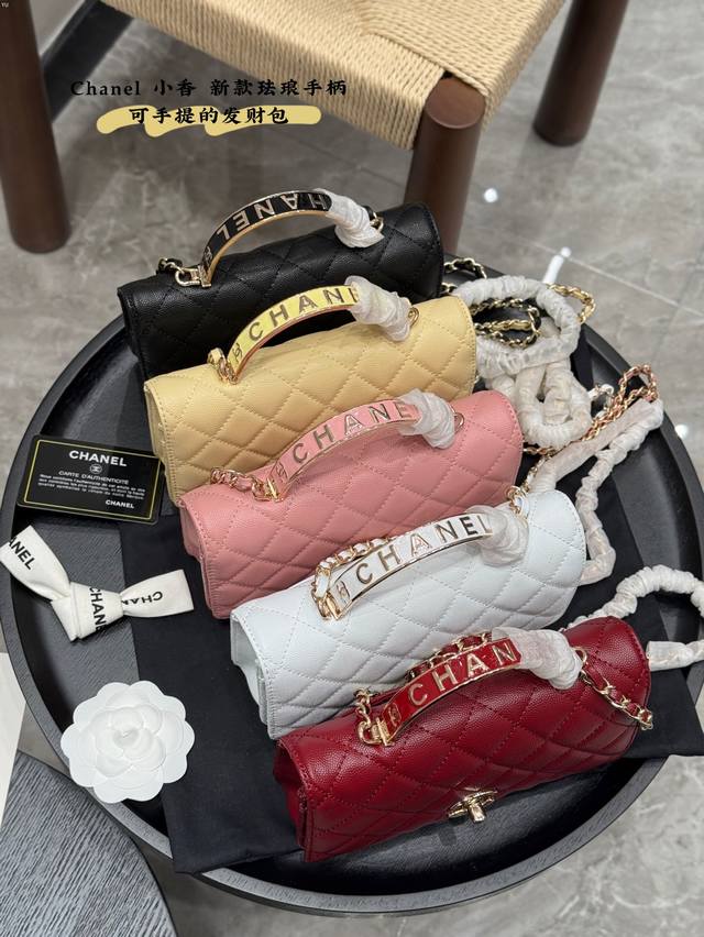 p160折叠礼盒 香奈儿/Chanel 24B新款 珐琅手柄 链条Woc发财包可手提 不愧是高级手工坊系列 整体包包质感很棒！等不到经典款的可以考虑这只哦 尺寸