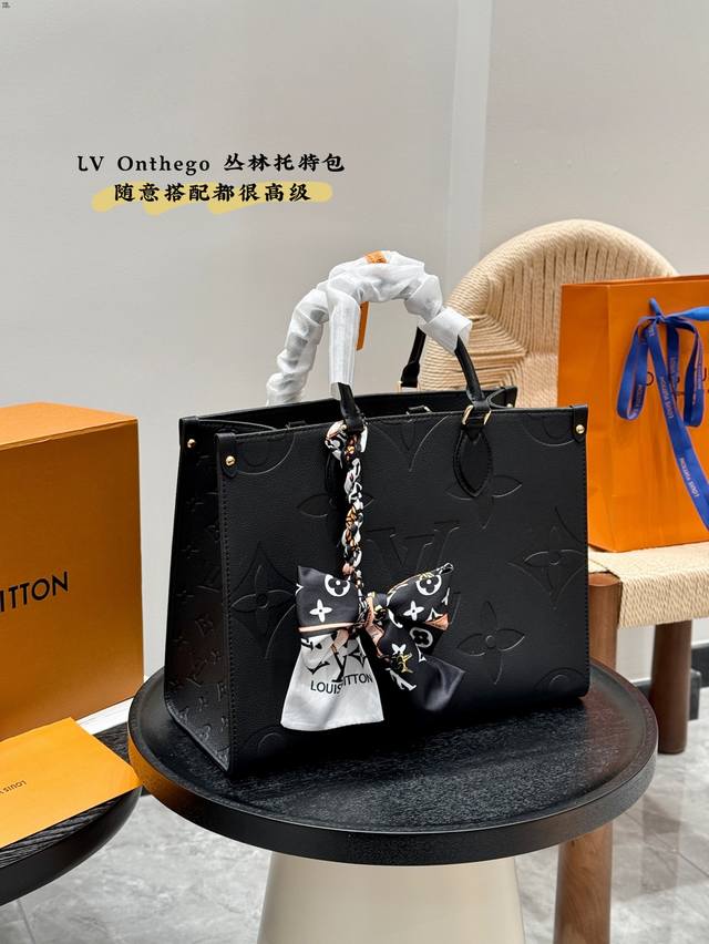 p190 折叠礼盒 size:35*26Cm(中) 全钢五金 搭配原版宽丝巾 压花丛林托特质量超好 懂货来 整个包都是牛皮品质 真的是太高级啦! 冰淇淋色大象灰 p190 折叠礼盒 size:35*26Cm(中) 全钢五金 搭配原版宽丝巾 压花丛林托特质量超好 懂货来 整个包都是牛皮品质 真的是太高级啦! 冰淇淋色大象灰