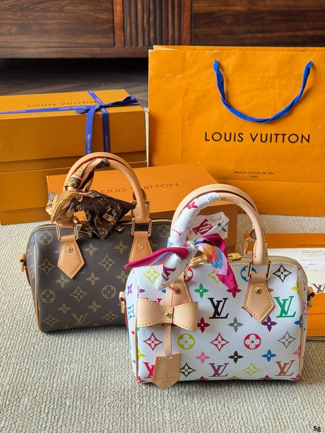 p160 lv Speedy 20枕头包 lv 新款系列 City Keepal手袋,全网首发 Lv Speedy Nano 枕头包这款Retiro 手袋以标志